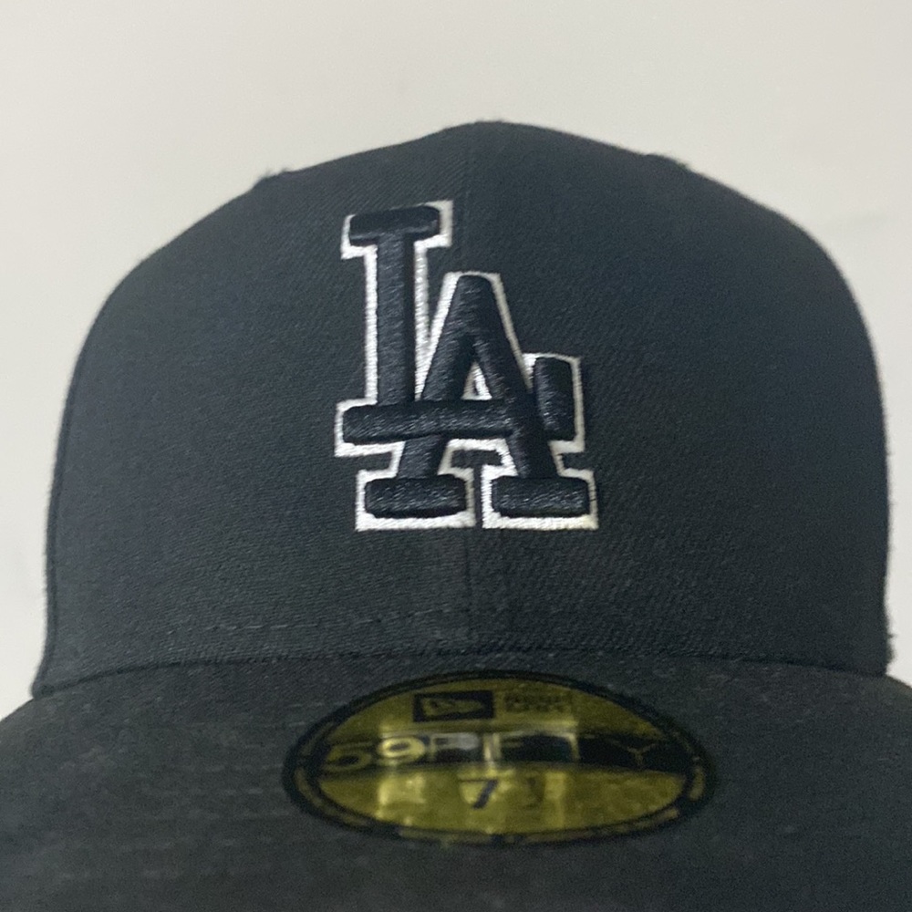 LA hat - Picture 2 of 3